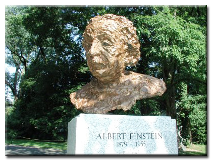 Albert EINSTEIN : Biographie, Tombe, Citations, Forum... - JeSuisMort.com